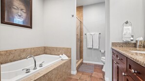 Shower, hair dryer, towels, shampoo - LV219 Delightful Upstairs 2 Bedroom Legacy Villa (La Quinta)