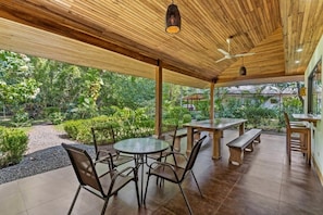 Outdoor dining - Stylish 3-Bedroom Tropical Escape with Pool & Outdoor Living, 1 Block from Playa Potrero (Playa Potrero)