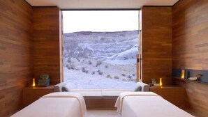 Sauna, hot tub, steam room, hot springs/mineral springs
