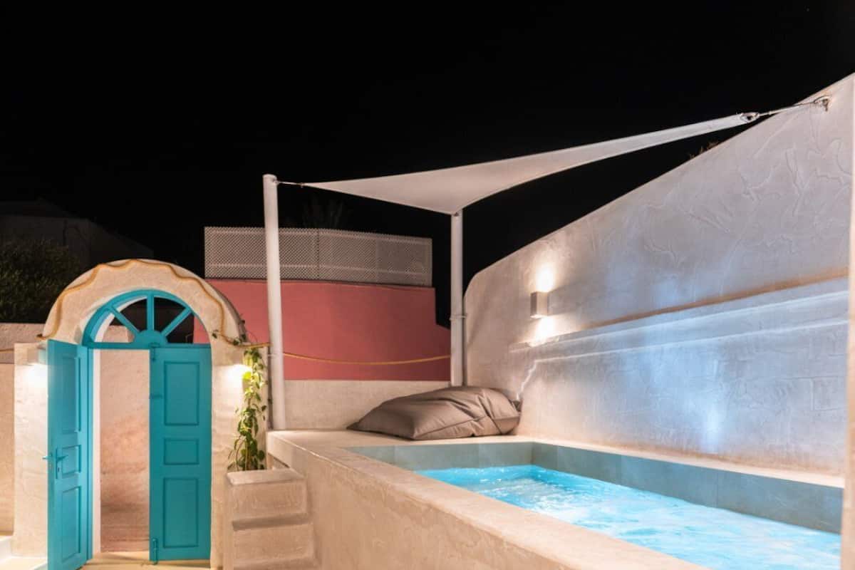 Split-level Residence, with Outdoor Jetted Tub | Boblebad