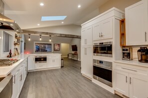 Fridge, microwave, oven, stovetop - Hidden Gem * 3 Beds Near Golden (Golden)
