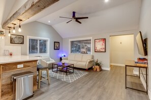 Interior - Hidden Gem * 3 Beds Near Golden (Golden)