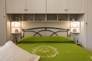1 dormitorio, tabla de planchar con plancha, wifi gratis y ropa de cama