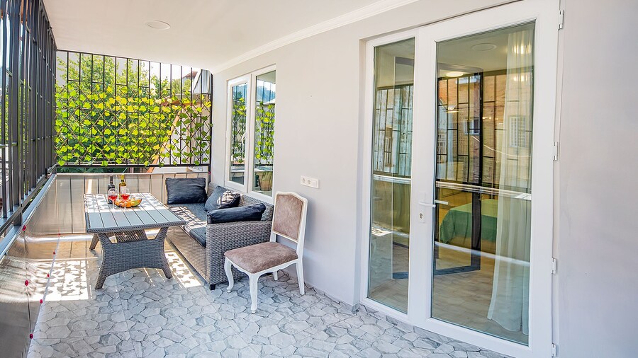H&B apartments Agmashenebeli II