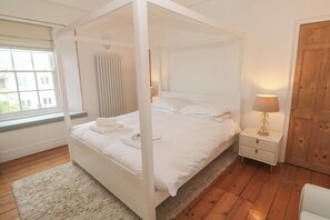 4 bedrooms, individually decorated, individually furnished, free WiFi