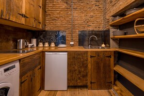 Private kitchen - H&B apartments Zurab Zhvania (Tbilisi)