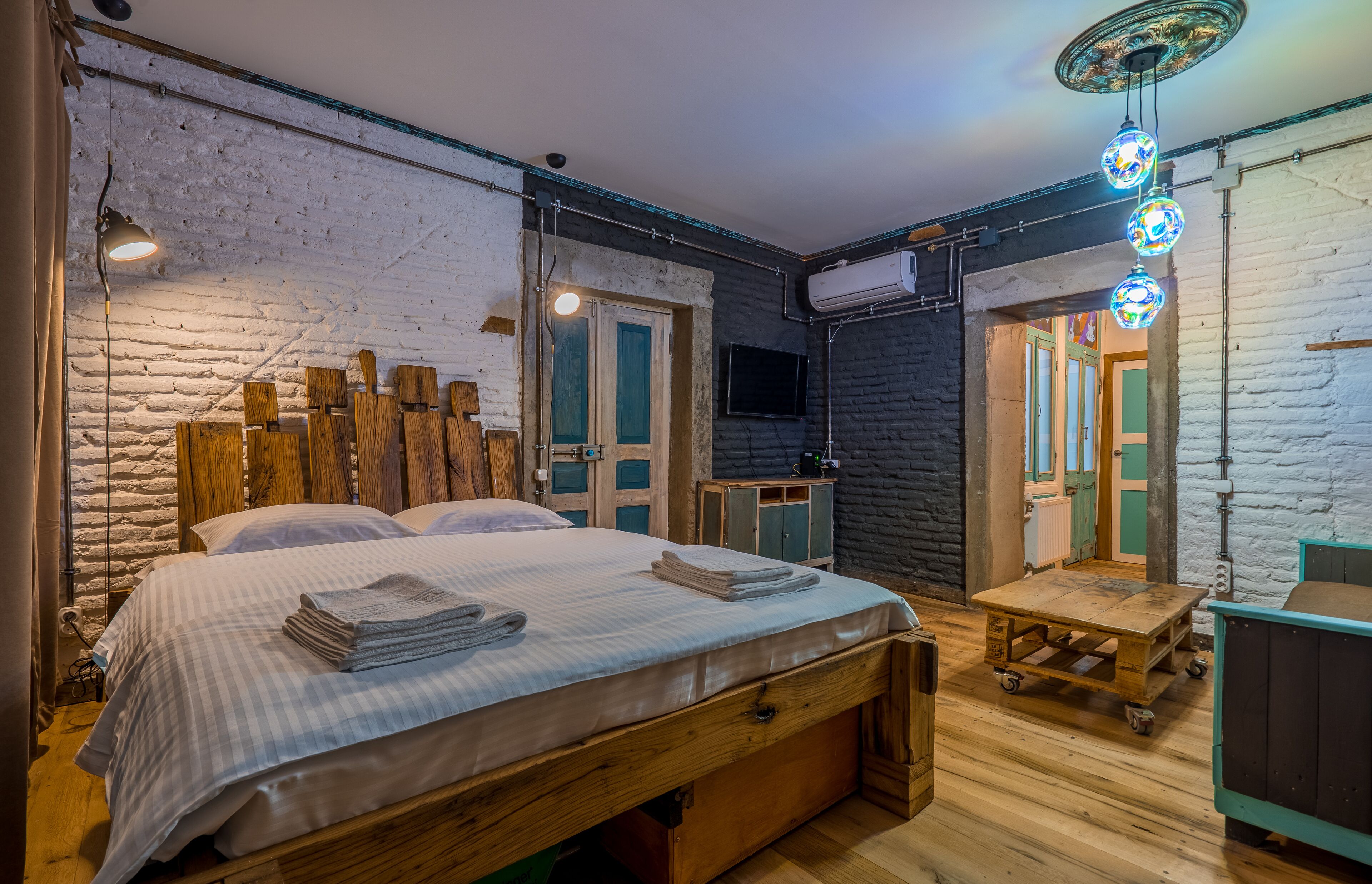 1 habitación, tabla de planchar con plancha y wifi gratis 