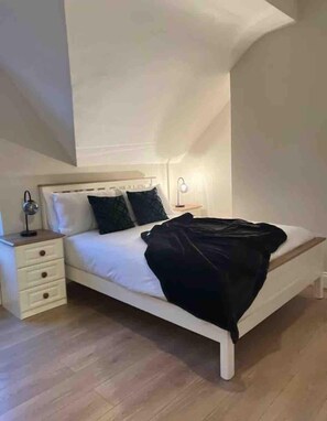 4 chambres, fer et planche à repasser, Wi-Fi gratuit, draps fournis