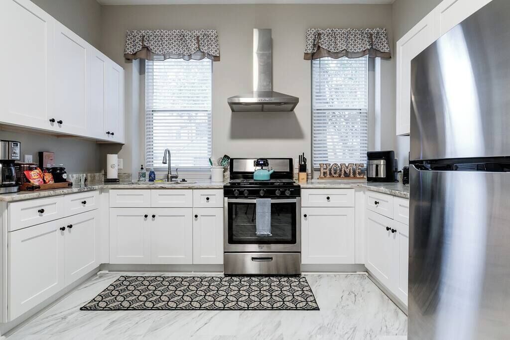 Microwave, oven, coffee/tea maker, toaster