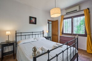 3 bedrooms, iron/ironing board, free WiFi, bed sheets - Goleta 10 Comfortable Holiday Home with Private Pool and Barbecue Area (Cala D'or)