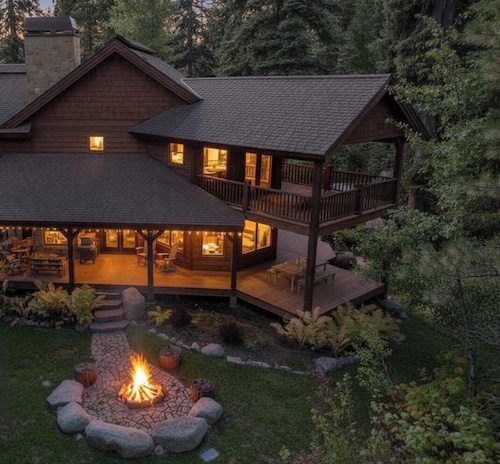 A True Tamarack Ski Lodge for Groups Who Stay Together