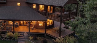 Built for groups, sleeps 13, patio + views