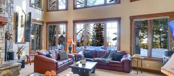 George Bush Estate @ Tamarack Resort: Mountaintop Retreat | Hot Tub