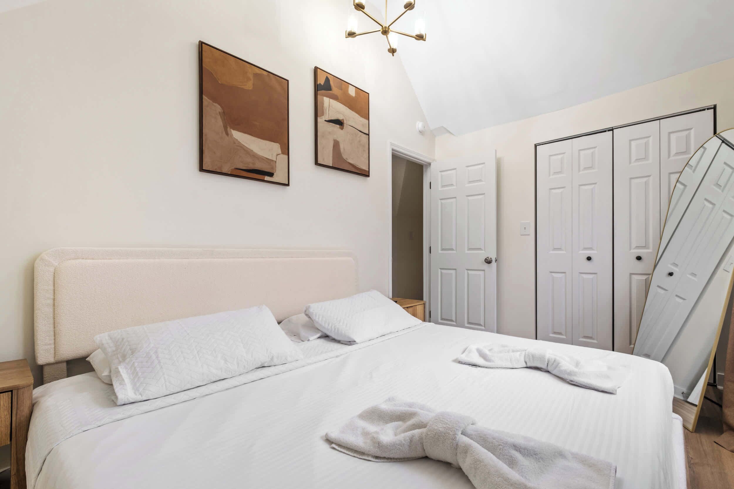 3 habitaciones, escritorio, tabla de planchar con plancha y wifi 