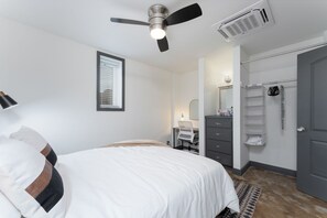 1 soverom, skrivebord, strykejern/-brett og wi-fi (inkludert)