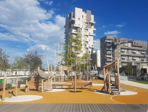 Children’s area - Ligne RER C Proche Paris (Asnières-sur-Seine)