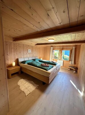 3 bedrooms, iron/ironing board, travel crib, free WiFi