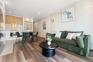 Televisión y oficina 