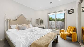 3 bedrooms, desk, iron/ironing board, WiFi