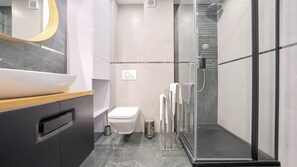 Apartment (2) | Bathroom | Shower, hair dryer, towels - Apartamenty Sun & Snow Baltic Residence Pobierowo (Rewal)