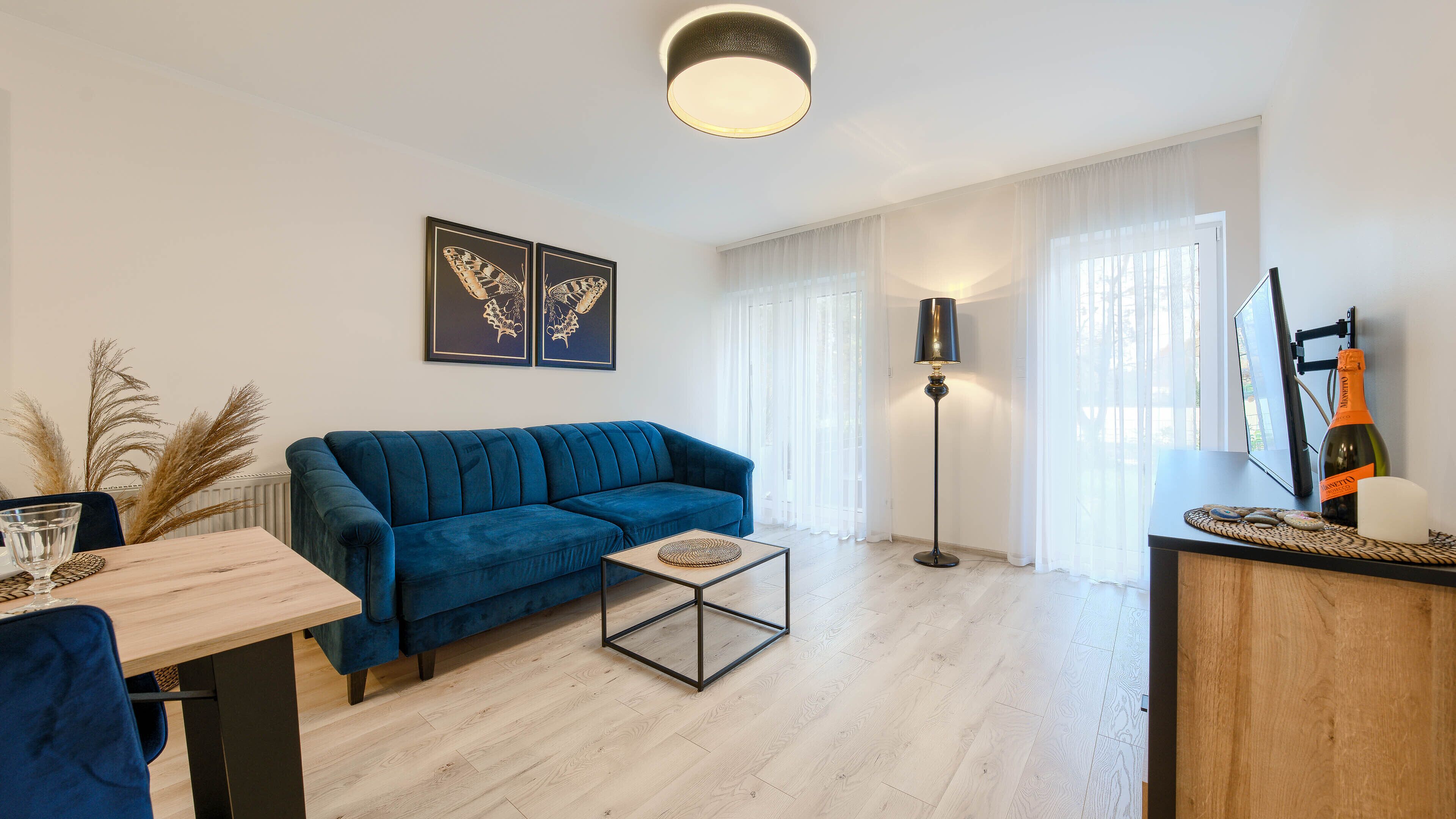 Apartment (2) | Wohnbereich | Flachbildfernseher