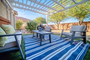 Terrace/patio - Mesquite 2BR Townhome with Pool & Gym Access (Mesquite)