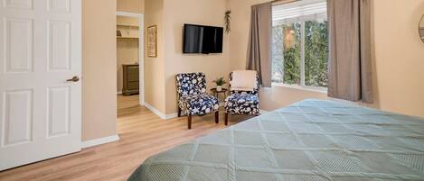 2 habitaciones, tabla de planchar con plancha, cuna de viaje y wifi