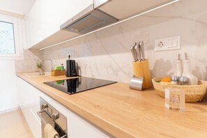 Fridge, microwave, oven, stovetop - Acropolis Luxurious Legacy (Athina)