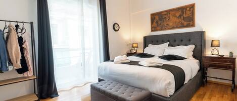 2 bedrooms, in-room safe, desk, iron/ironing board