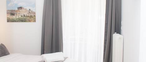 2 chambres, coffres-forts dans les chambres, bureau