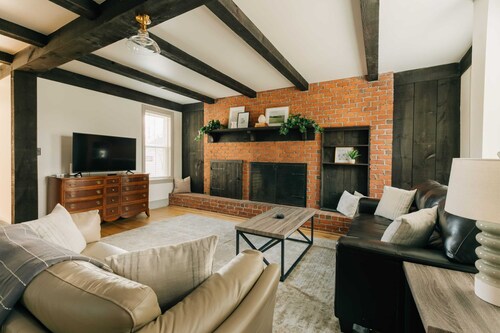 Quaint, Vintage Reno in Manheim