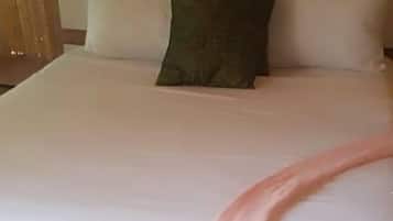 Standard-Chalet, 1 Doppelbett | 1 Schlafzimmer, Schreibtisch, Bügeleisen/Bügelbrett, kostenloses WLAN