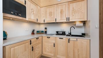 Apartment (410) | Private kitchenette | Fridge, stovetop, electric kettle, cookware/dishes/utensils