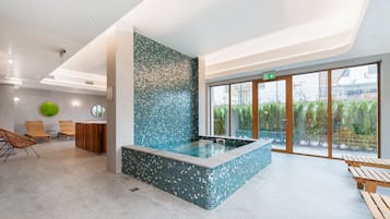 Indoor spa tub