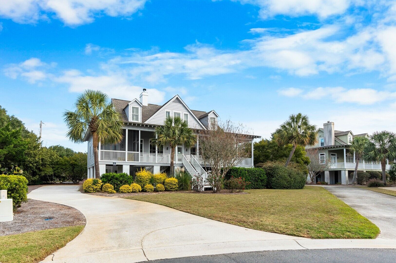 Raised Beach House, Wraparound Porch, Gated Resort, Easy Walk to Beach, Pool