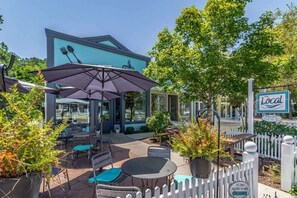 屋外ダイニングエリア