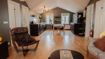 Deluxe Loft | Living area