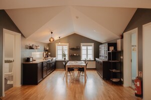 Einkaeldhús | Brauðrist, barnastóll, kaffikvörn