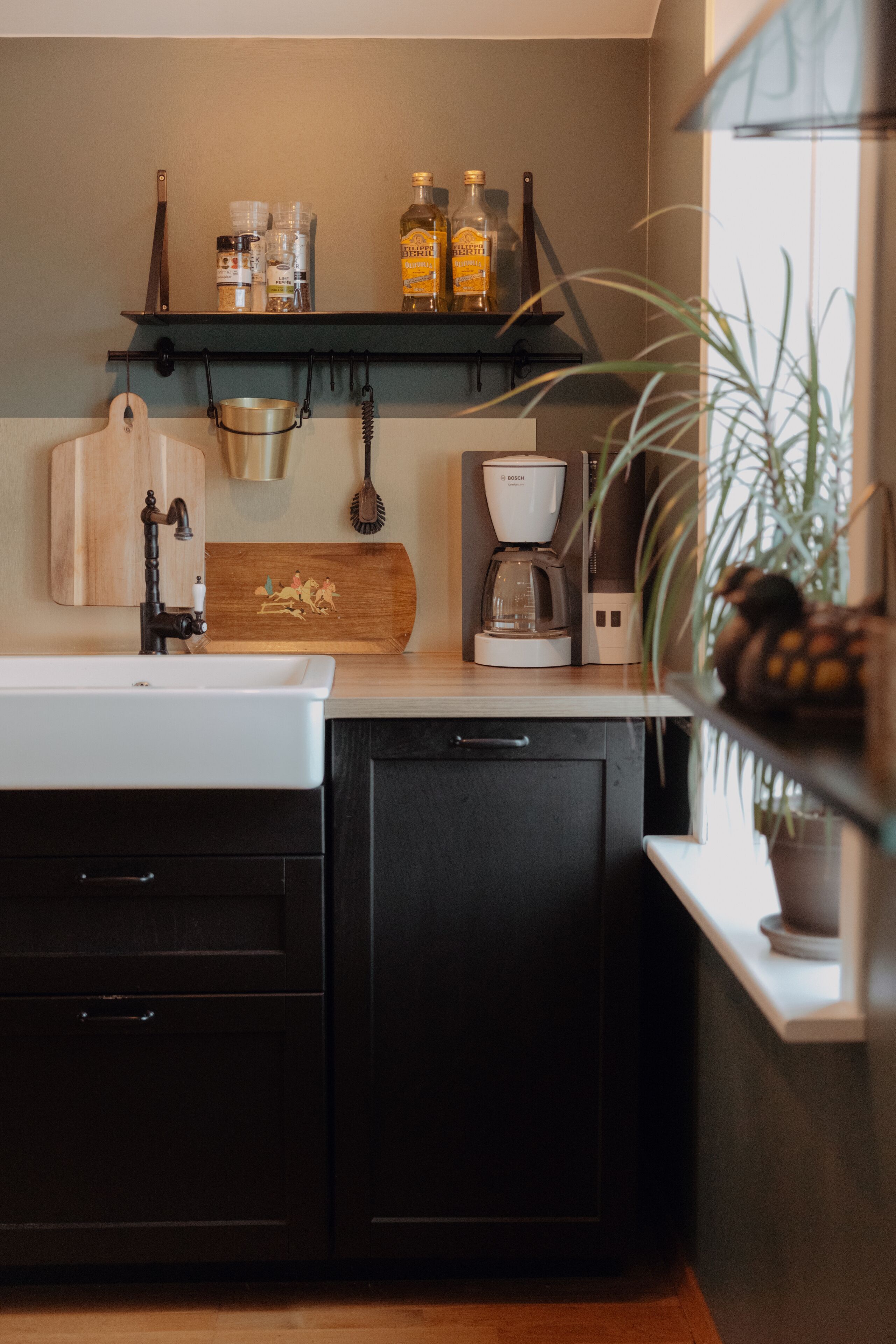 Deluxe Loft | Private kitchen | Toaster, highchair, coffee grinder