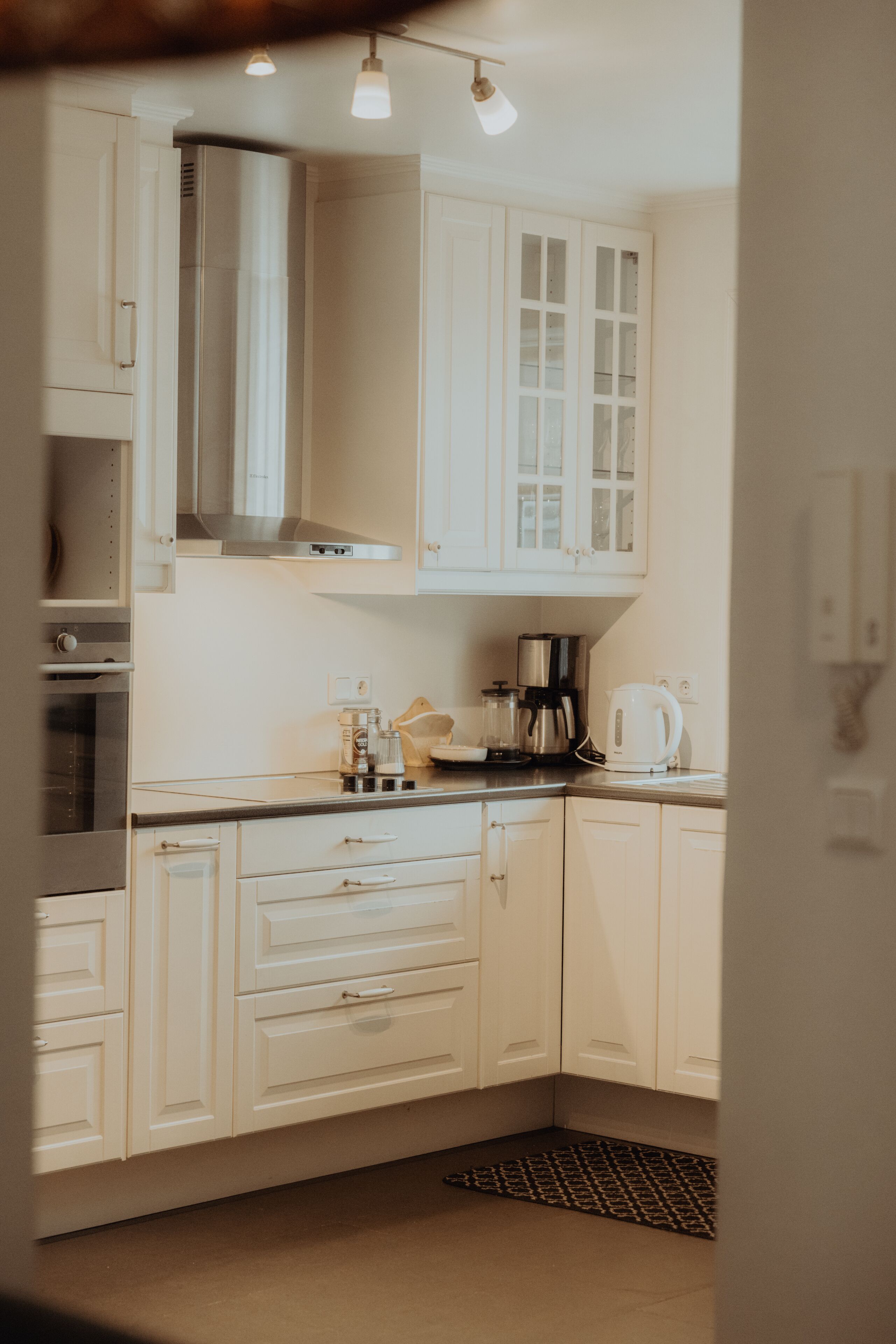 Apartment | Private kitchen | Toaster, highchair, coffee grinder