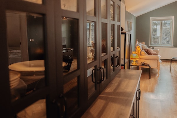 Loftsrom – deluxe | Oppholdsområde | Netflix og strømmetjenester