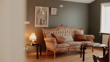 Deluxe Loft | Living area