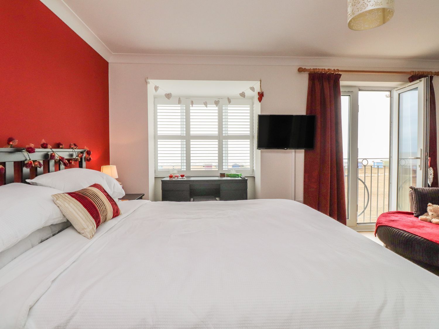 4 bedrooms, in-room safe, iron/ironing board, WiFi
