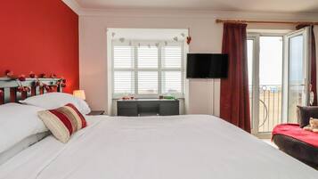 4 bedrooms, in-room safe, iron/ironing board, WiFi