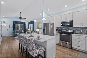 Fridge, microwave, oven, stovetop - Close to beach, heated pool,pet friendly, pickleball (St. Augustine)