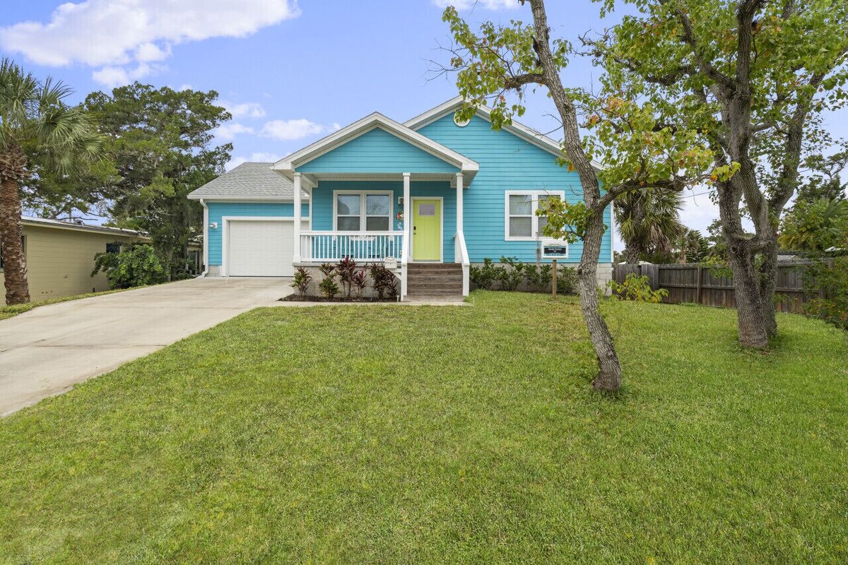 Photo 2 of Close to beach, heated pool,pet friendly, pickleball