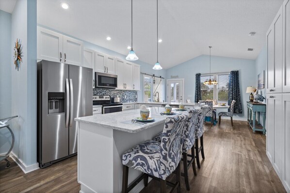 Fridge, microwave, oven, stovetop - Close to beach, heated pool,pet friendly, pickleball (St. Augustine)