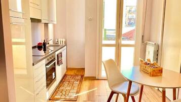 KĂŒhlschrank, Ofen, Herdplatte, GeschirrspĂŒler