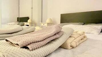 1 Schlafzimmer, BĂŒgeleisen/BĂŒgelbrett, WLAN, BettwĂ€sche