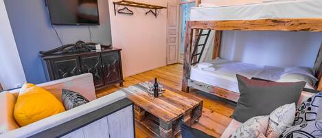 Apartment | Iron/ironing board, free WiFi